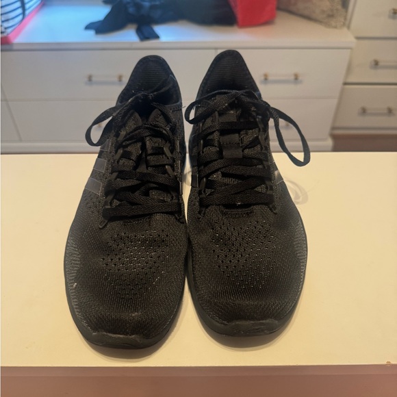 This is an Adidas Fluidflow 2.0 running shoe in a "Core Black" colorway - Picture 2 of 6